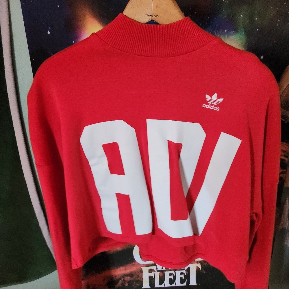 Red Adidas Cropped crew neck, size small
